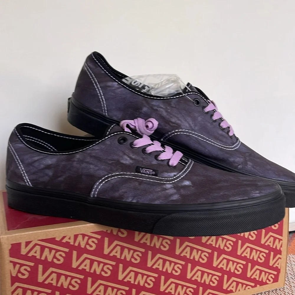 Vans WMNS Authentic
Midnight Shift Black/Black
VN0009PVBKA
Sneakers - Picture 4 of 16